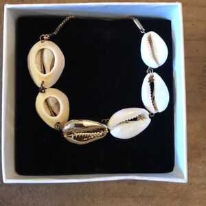 NIB LOGAN TAY SHELL BRACELET